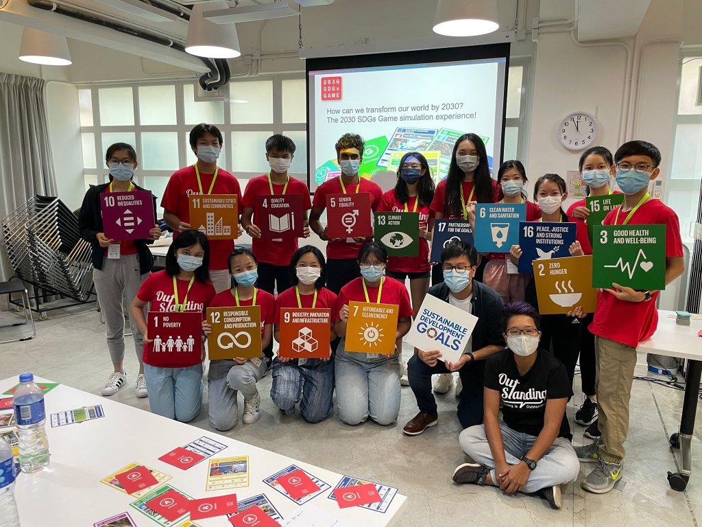 Vennie Wong (front row, second from the left) participating the Workshop with others