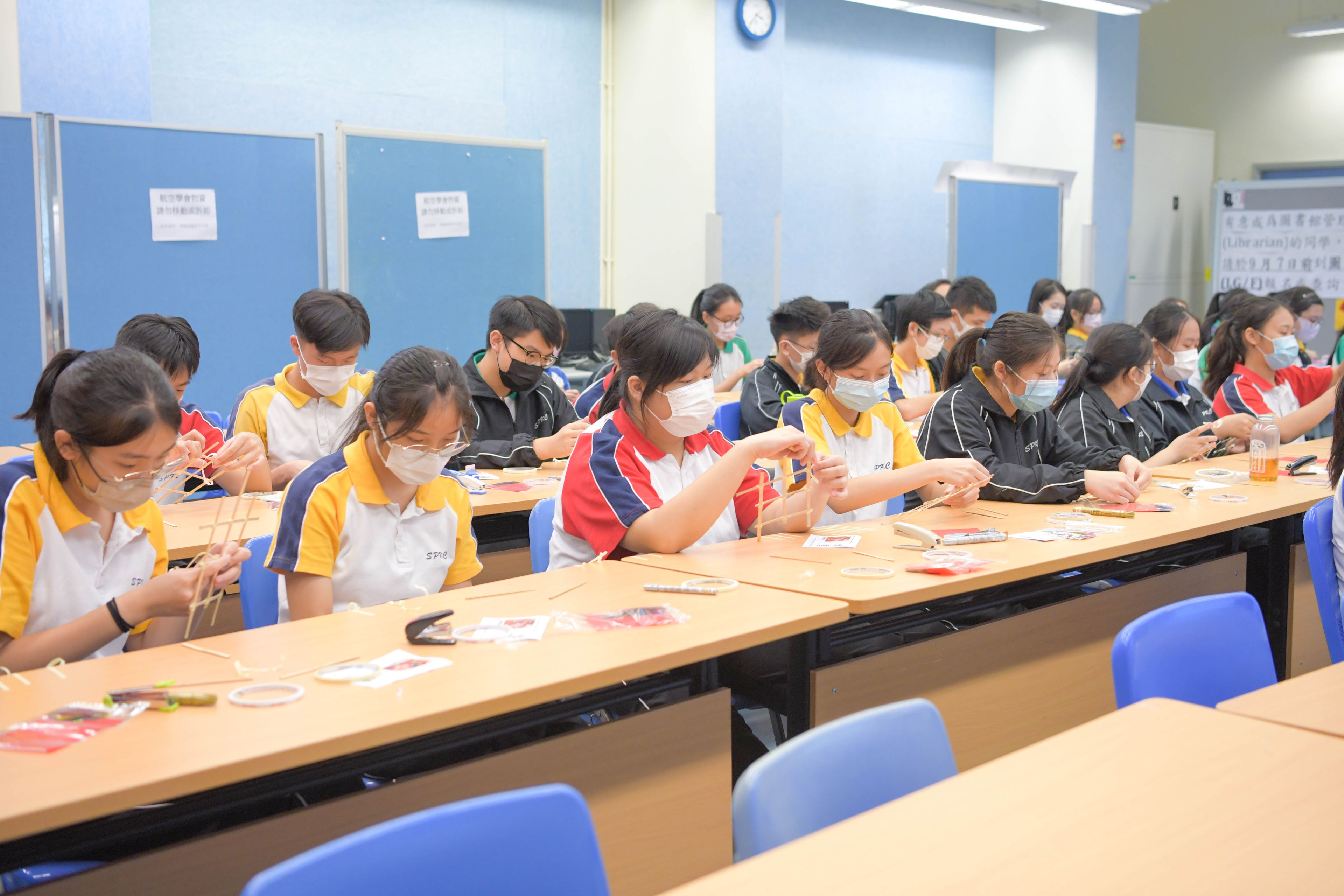 Life-wide Learning Day – Mini-Flower Plaque Workshop