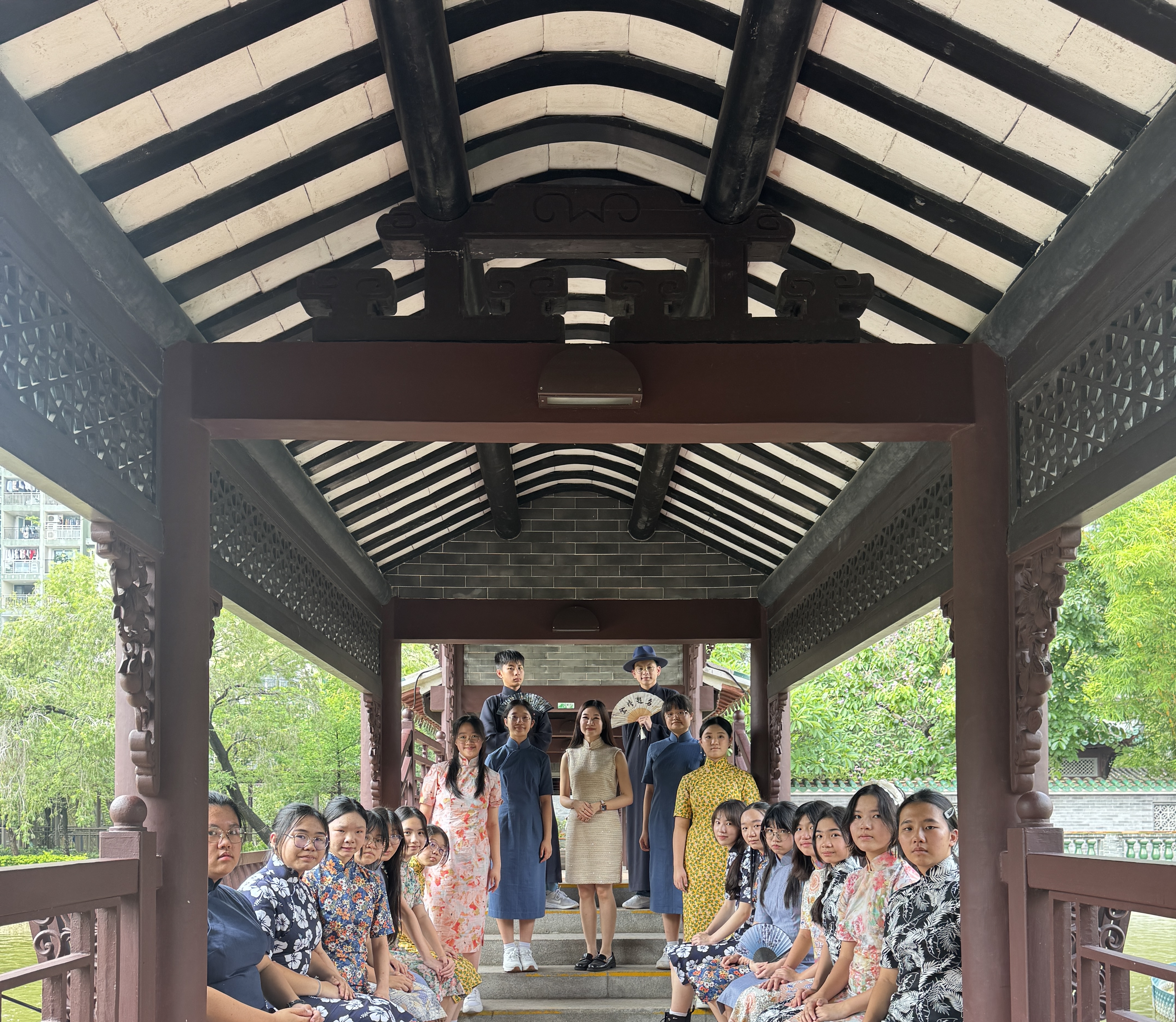 LEWOWA 2425-6 Tailor-made: Cheongsam and Chinese Culture