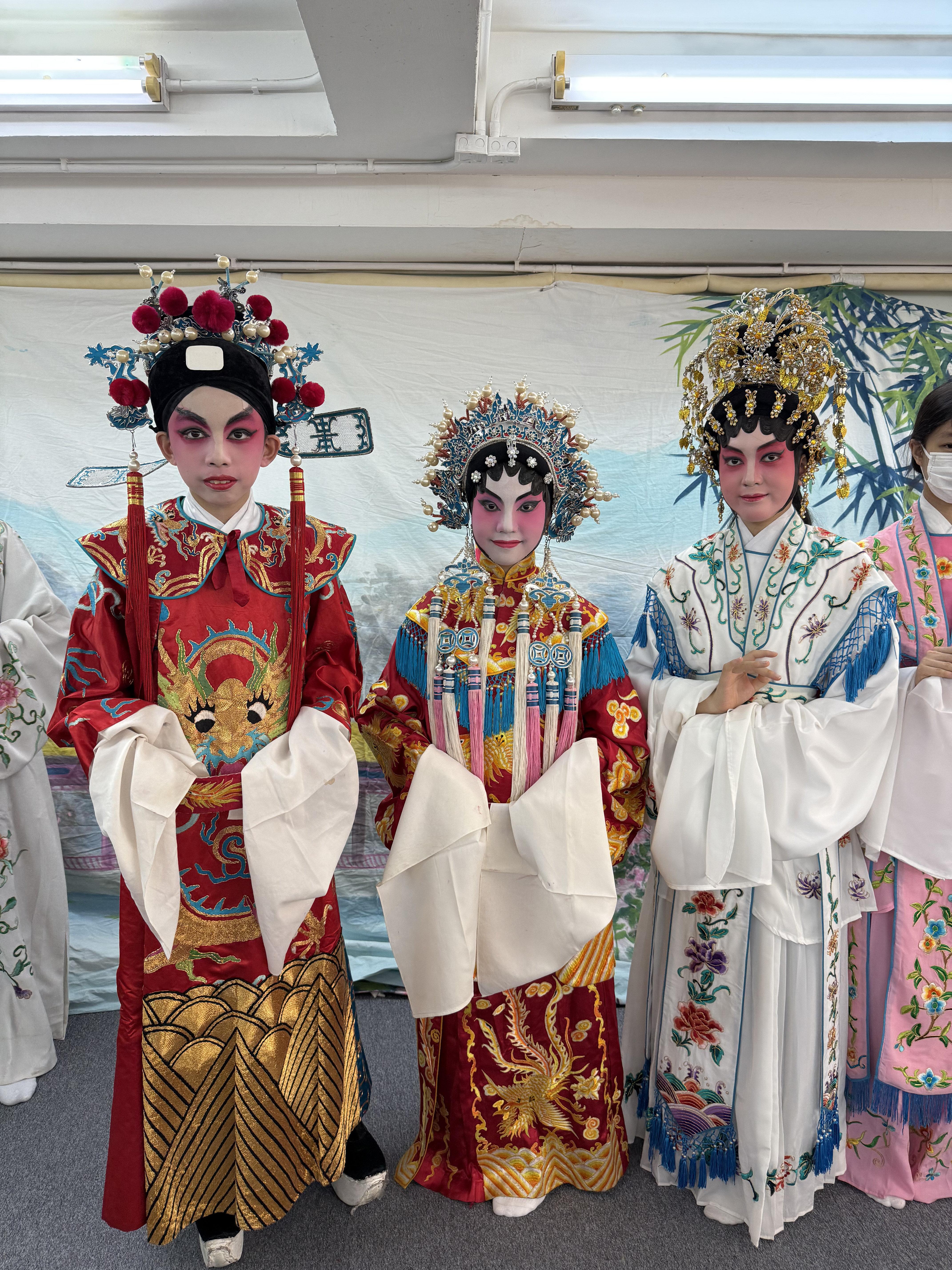 LEWOWA 2425-9 Hong Kong Stories: Undiscovered Treasures