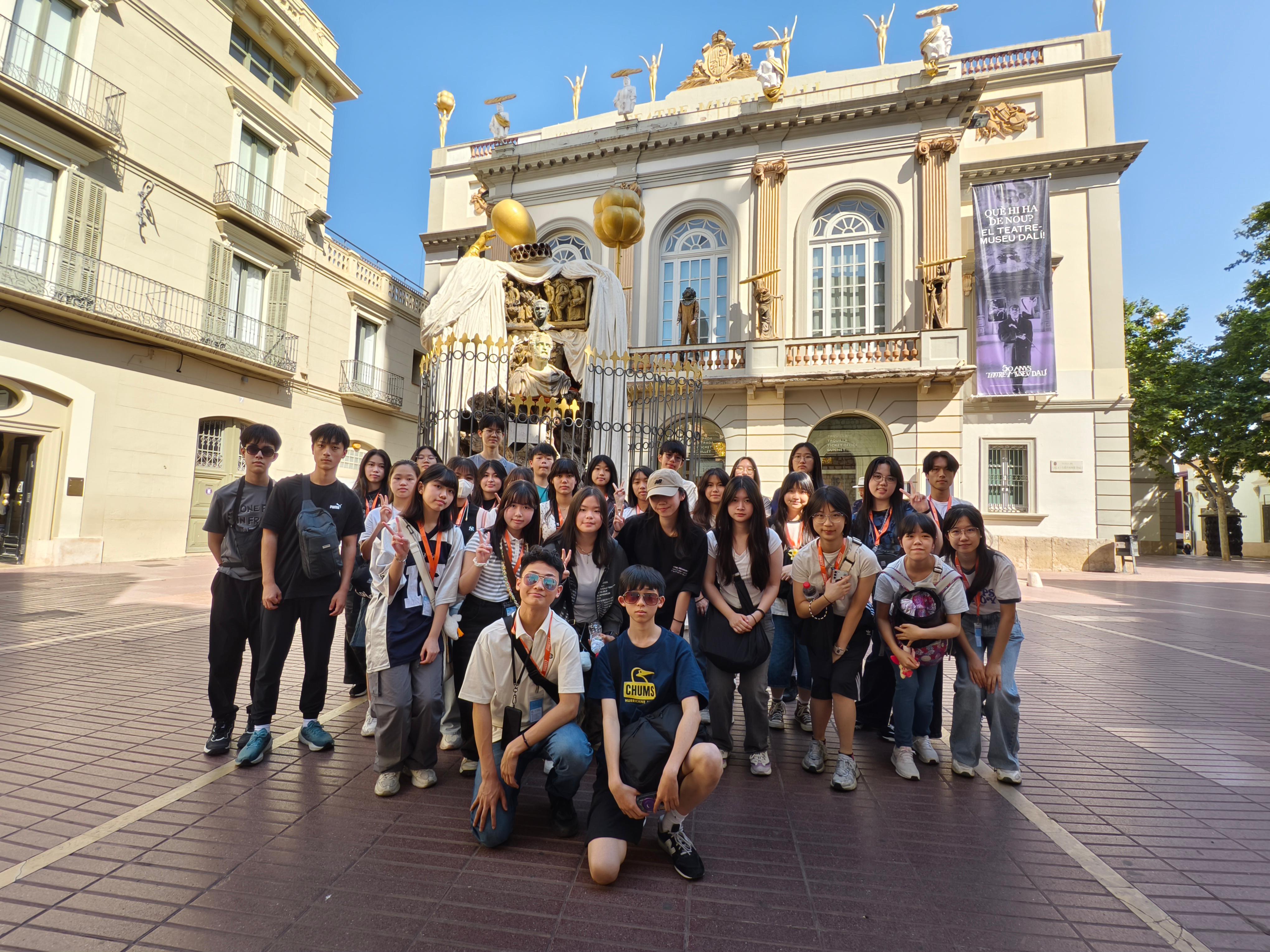 LEWOWA 2425-33 Next Station: An Exploration of Art, Culture, and Architecture in Spain.